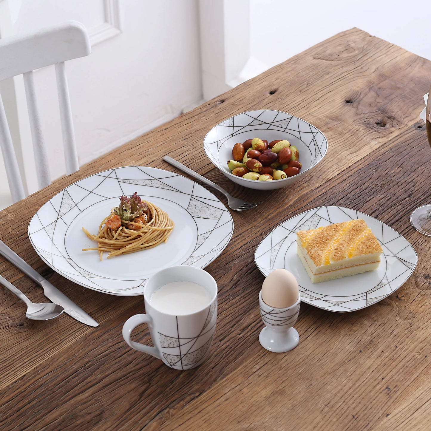 Serena Porcelain Dinnerware Set