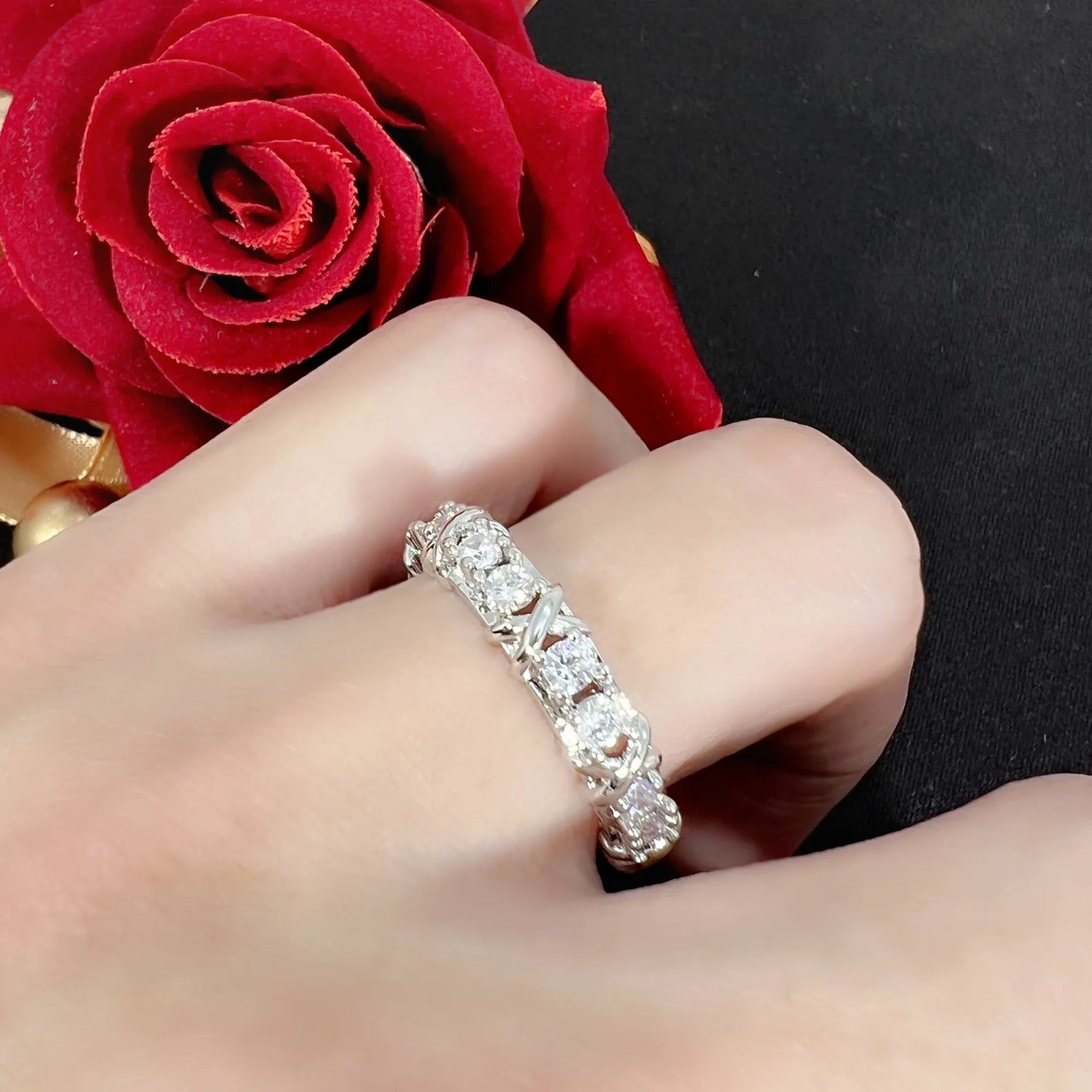 Luxury 925 Sterling Silver Ring Interlaced With Zircon